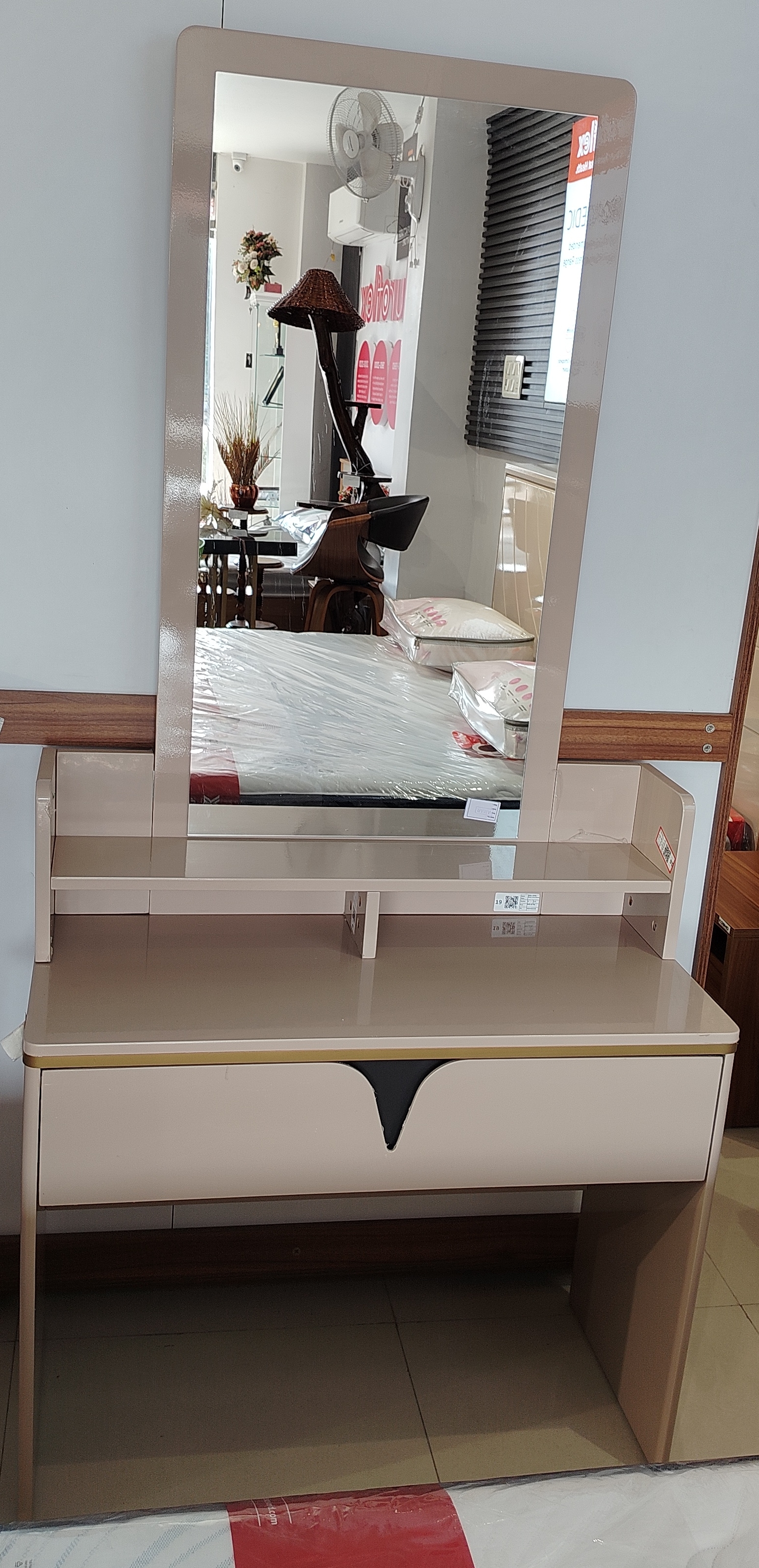 Modern Dressing Table view 2
