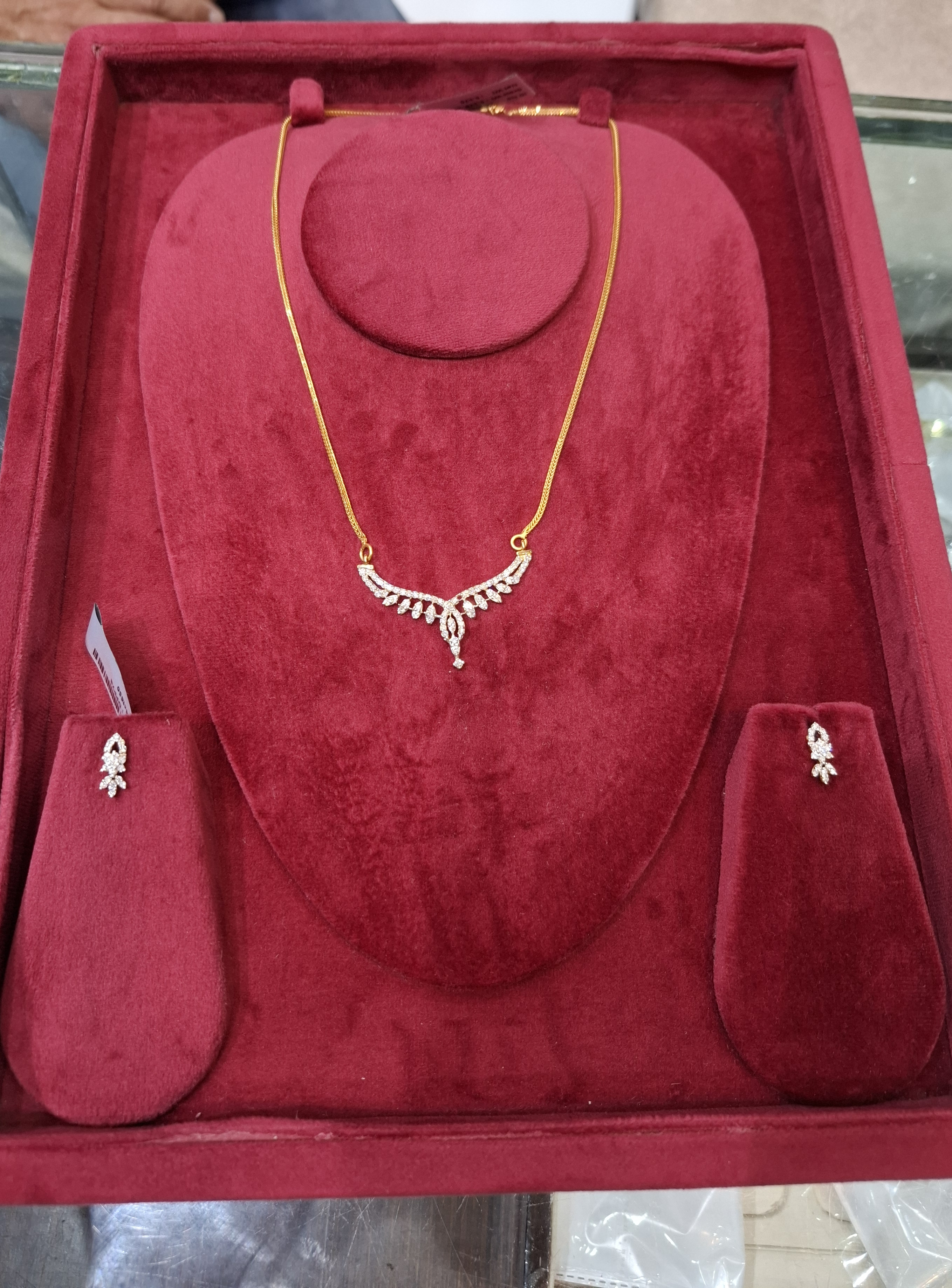 Gold and Diamond Necklace Set view 2