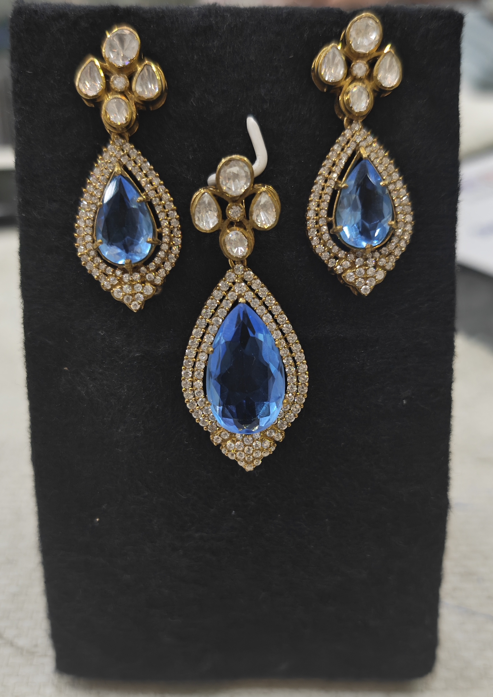 Mossonite Pendent Set view 2