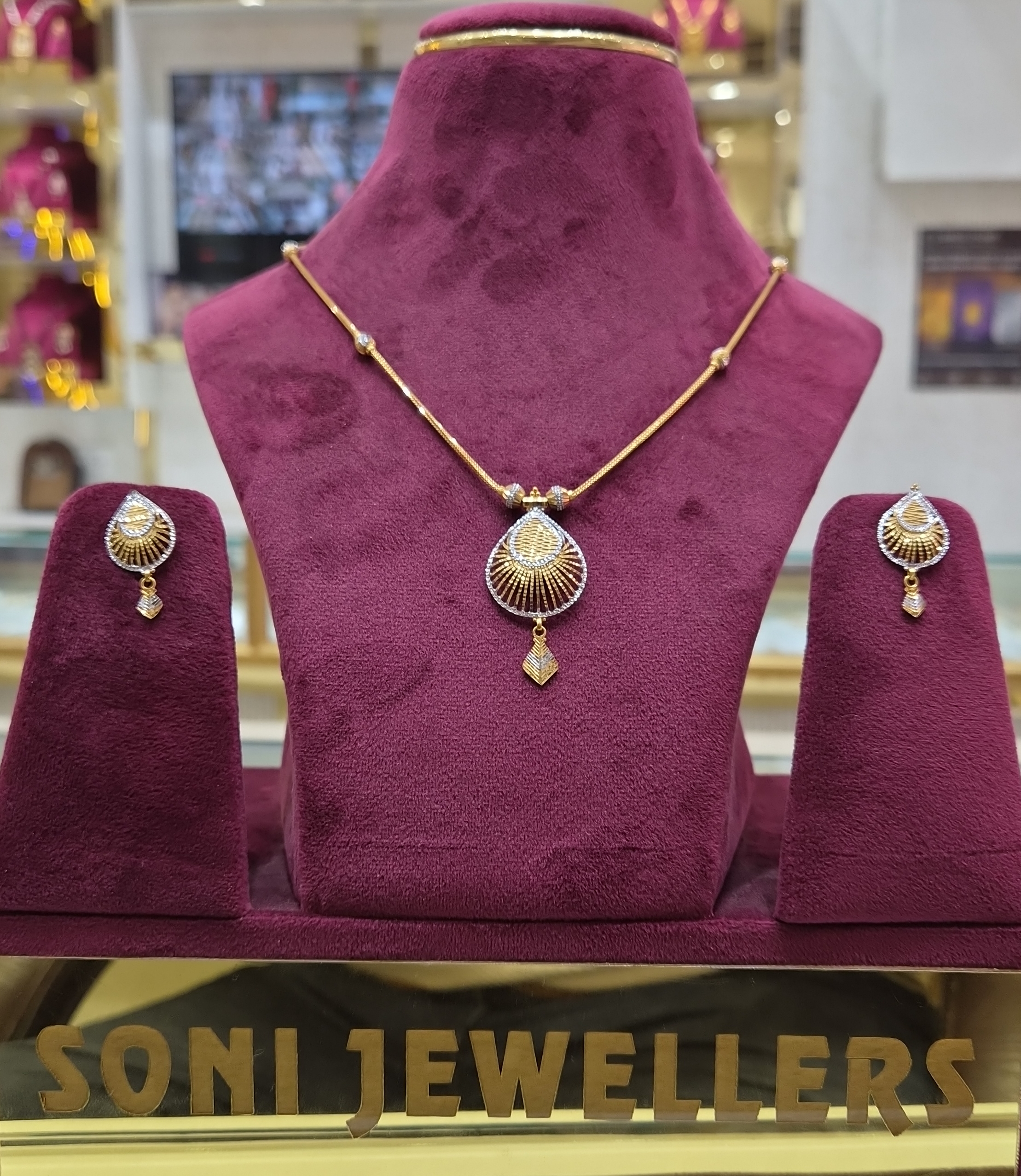 Soni Jewellers Gold Necklace Set view 2