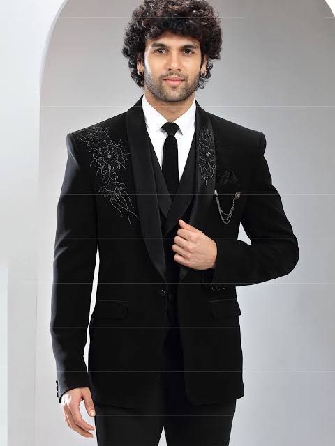 Black Designer Suit With Tie view 2
