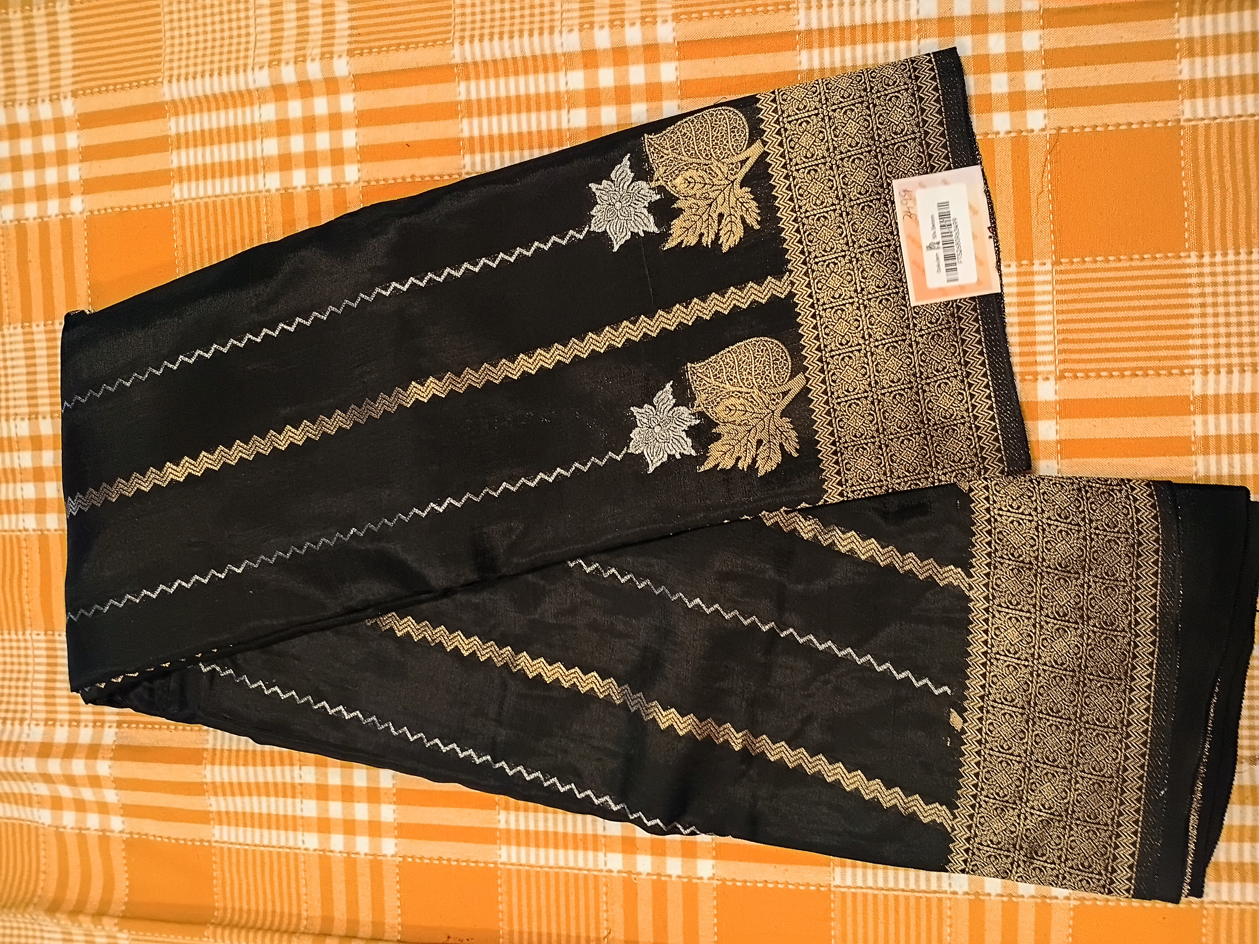 Black Grap Banarasi Saree 007 view 2
