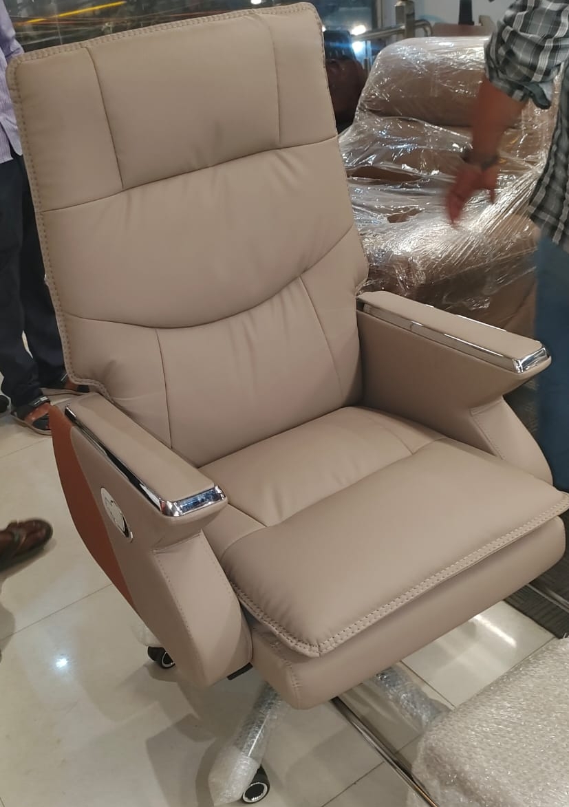 Luxurious Beige Office Chair view 2