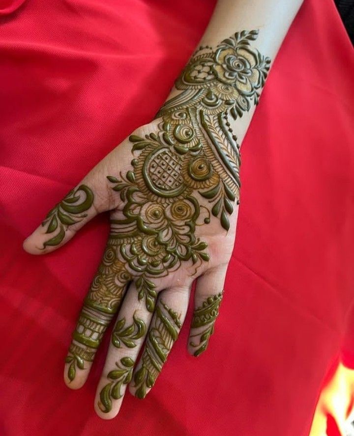 Elegant Henna Design view 2