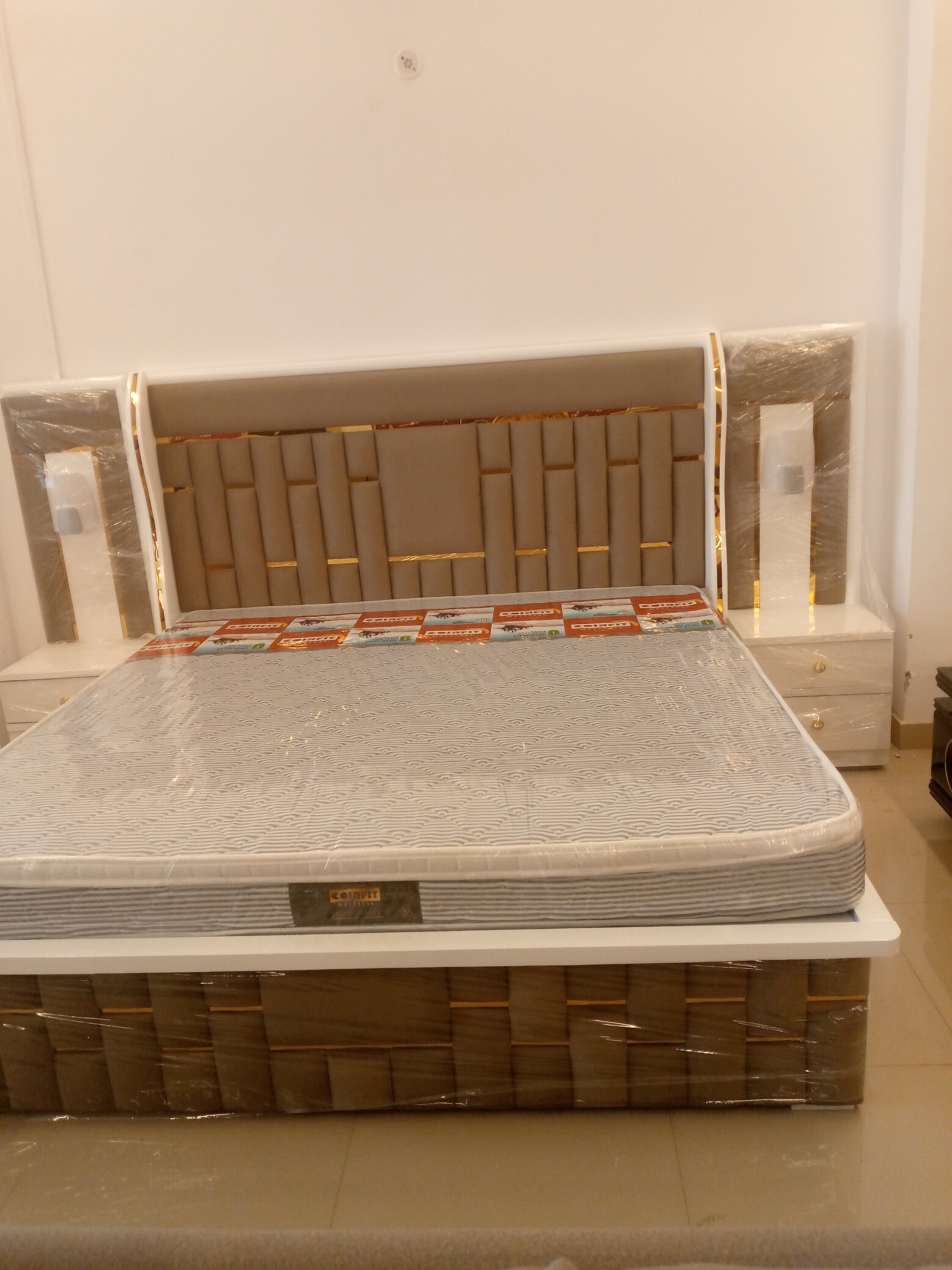 Elegant Bed by Couture view 2