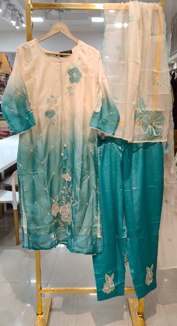 Stylish Embroidered Organza Stitched Suit 43002 / SD00183 view 5