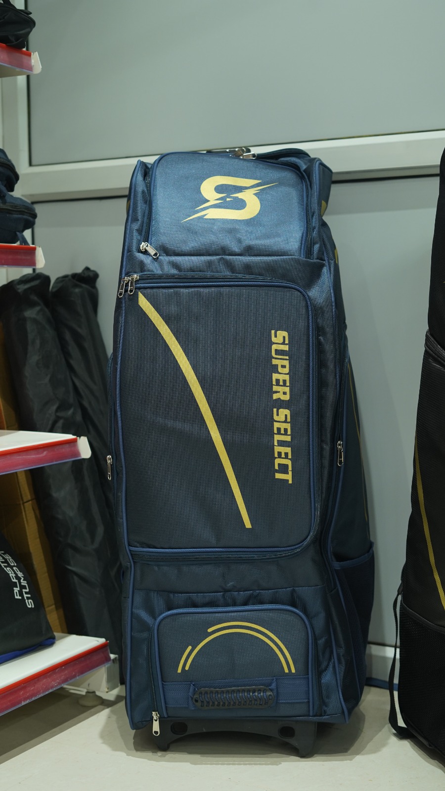 Super Select Cricket Kit Bag. view 2