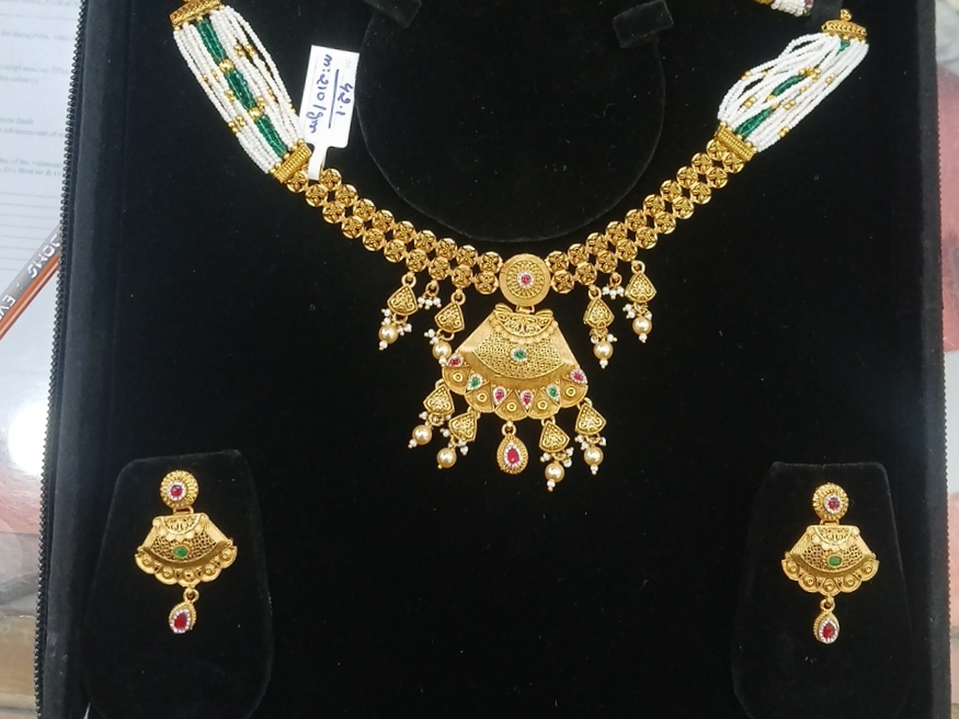 Traditional Gold Necklace view 2