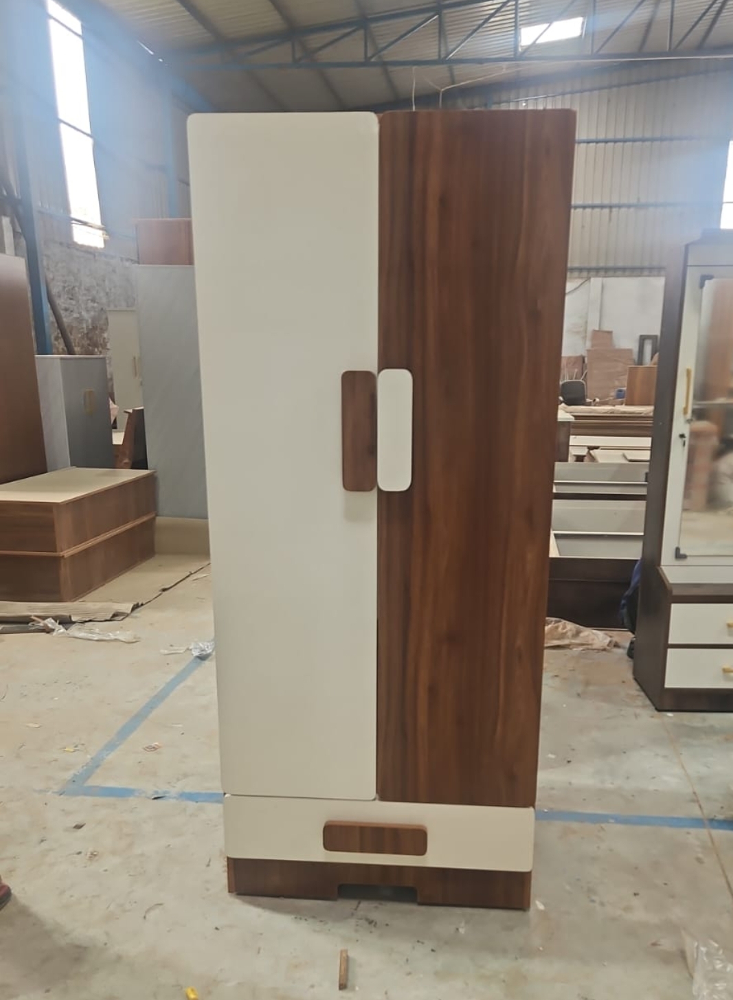 Two-Tone Wardrobe view 2