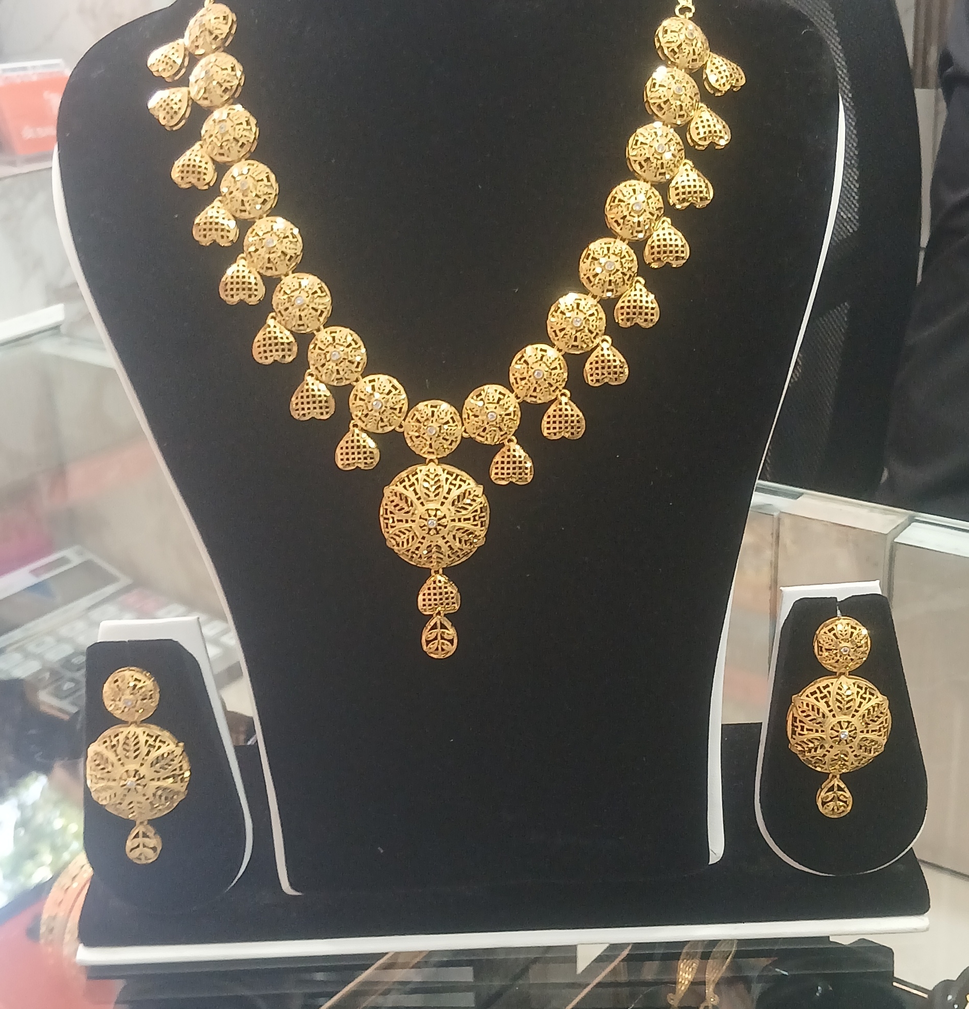 Gold Filigree Jewelry Set view 2