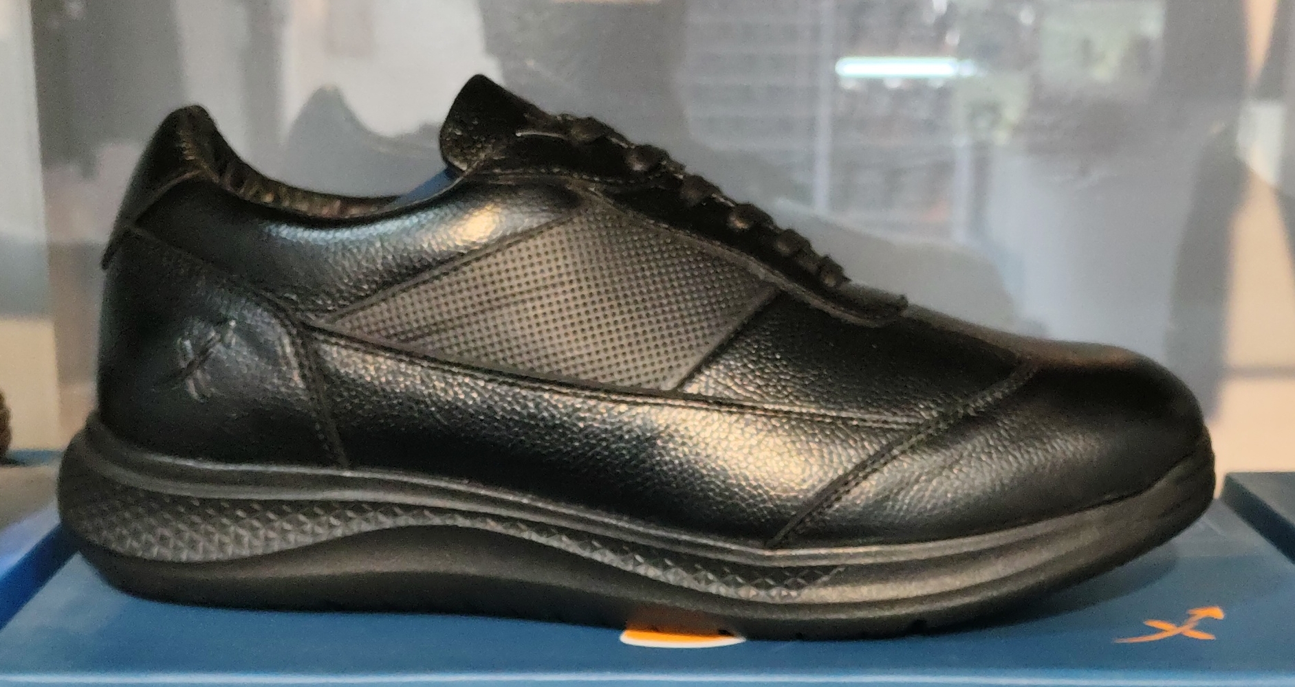 Mens Walking Shoe view 3