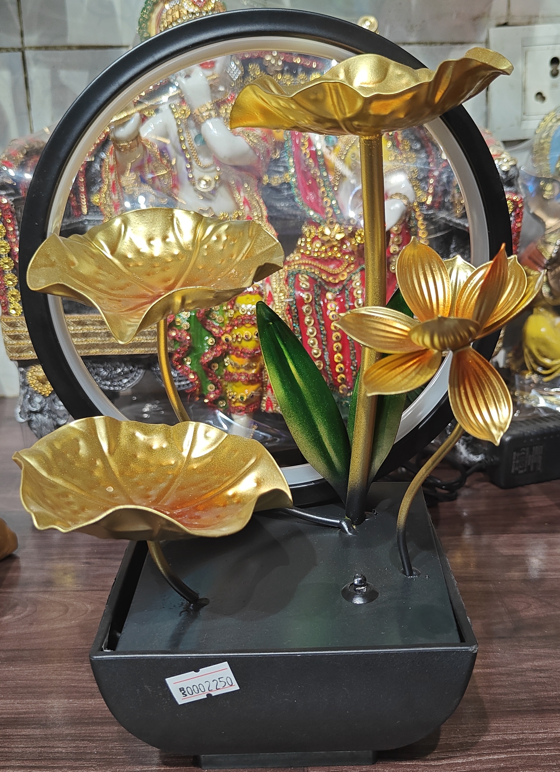 Elegant Metallic Floral Decor view 2
