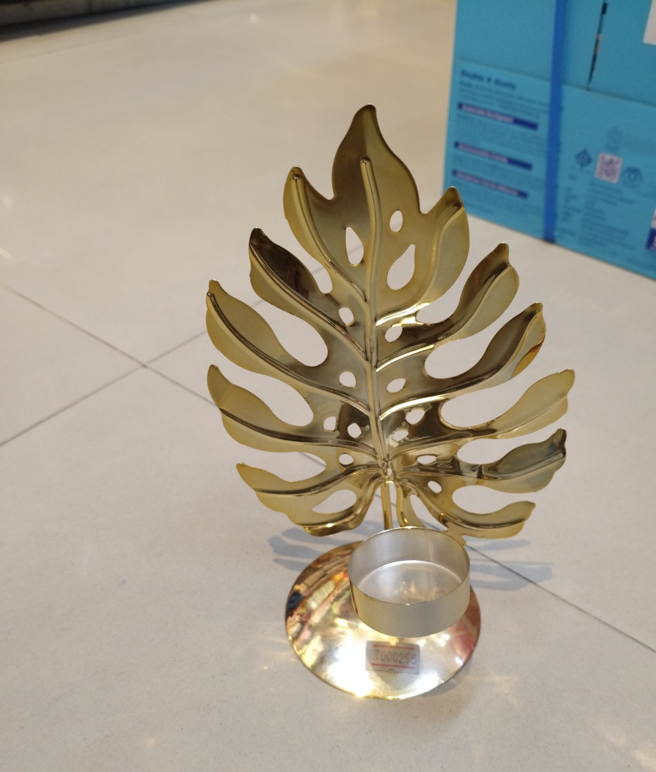 Leaf Design Candle Stand view 2