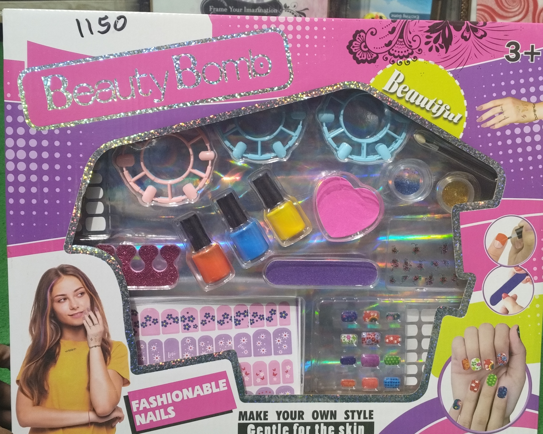 Beauty Bomb Nail Art Set view 2