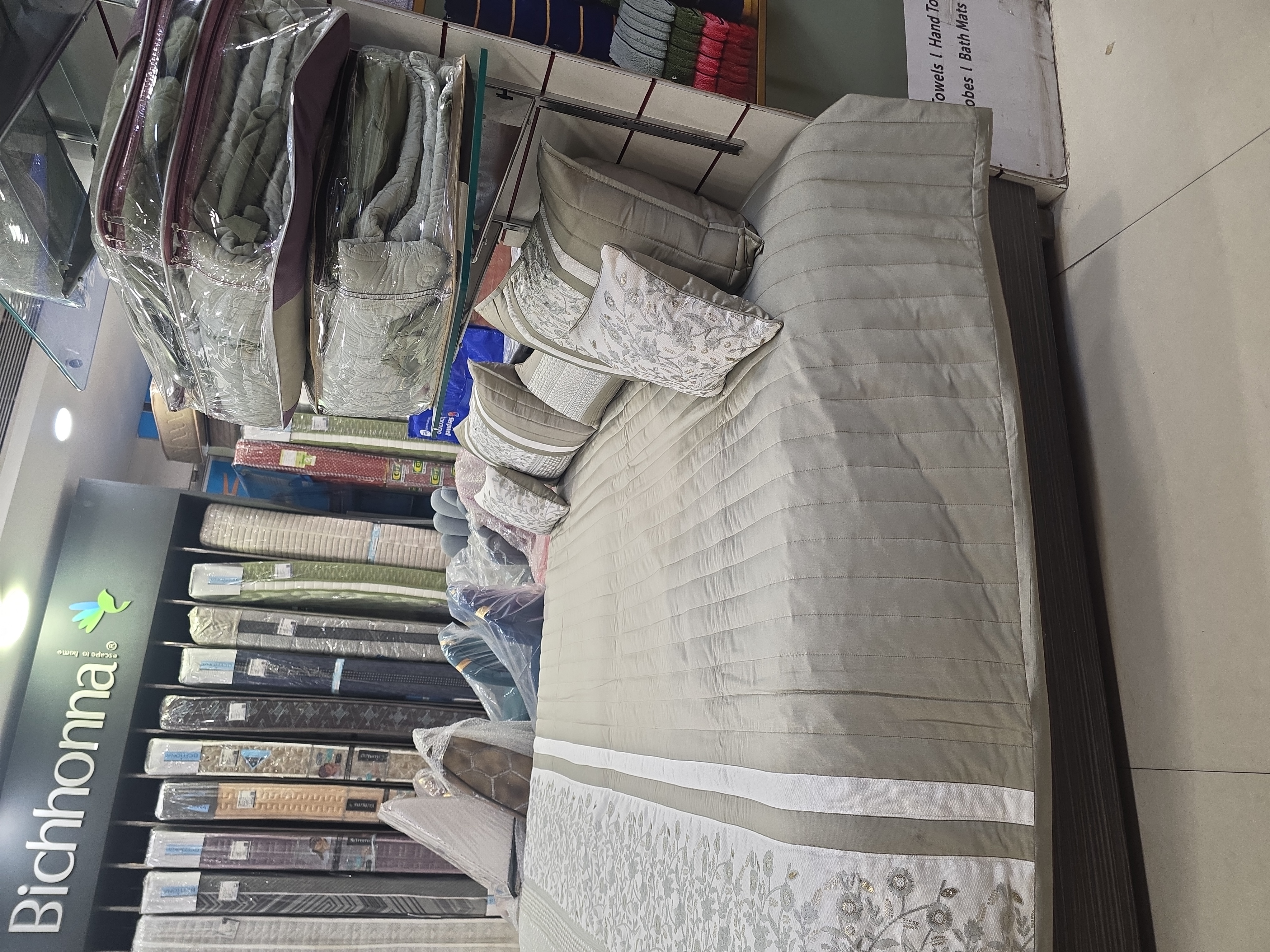 Bichonna Premium Bedding Set view 2