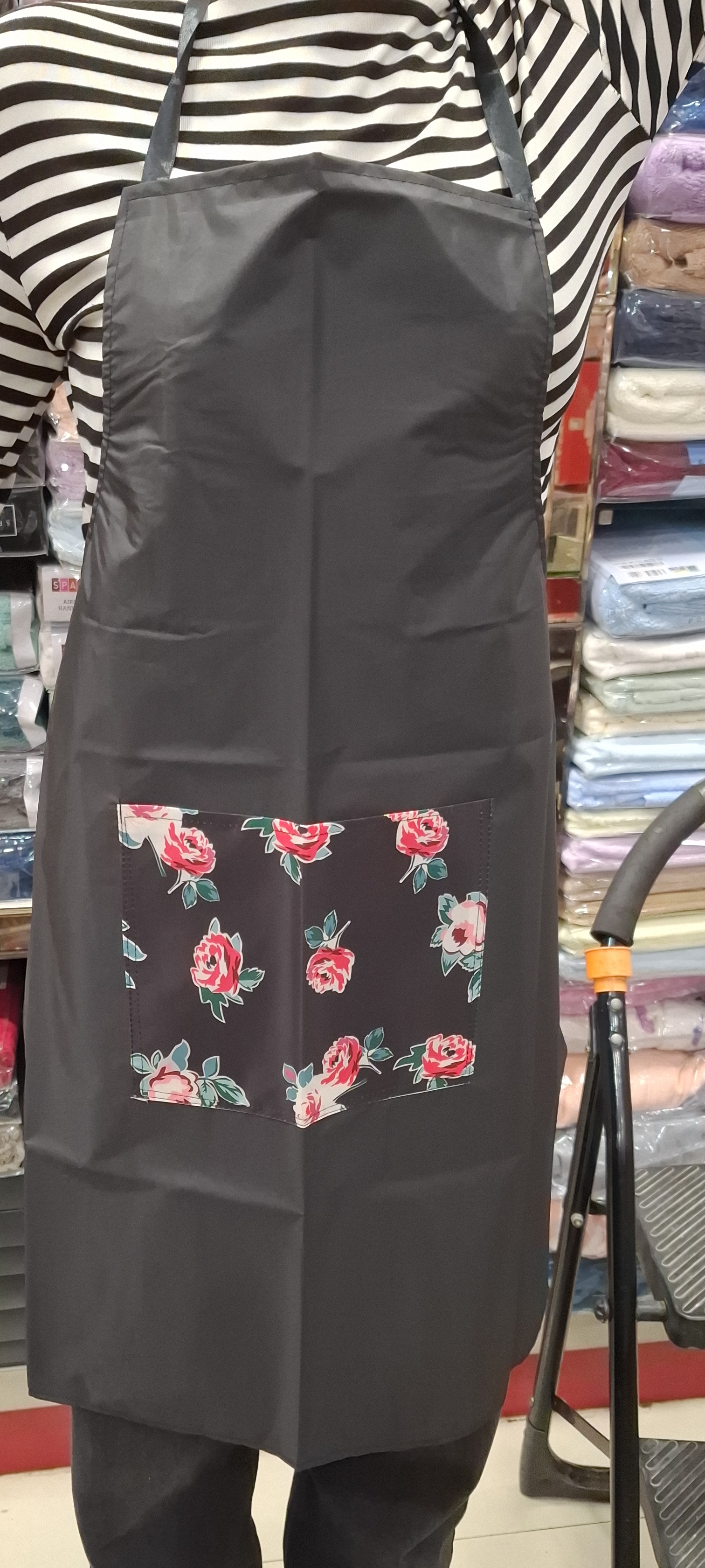 Floral Pocket Apron view 2