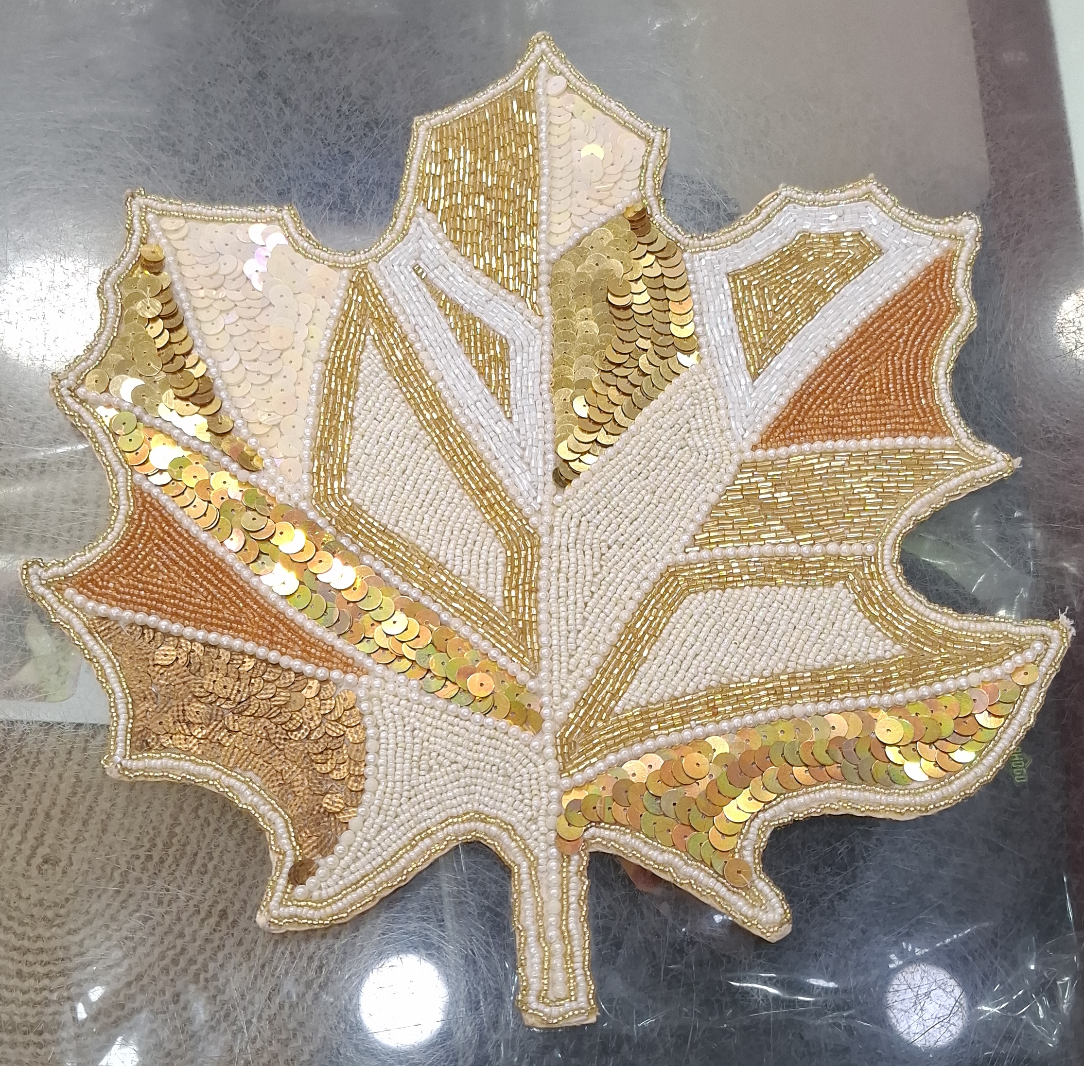 Glittering Leaf Decor view 2