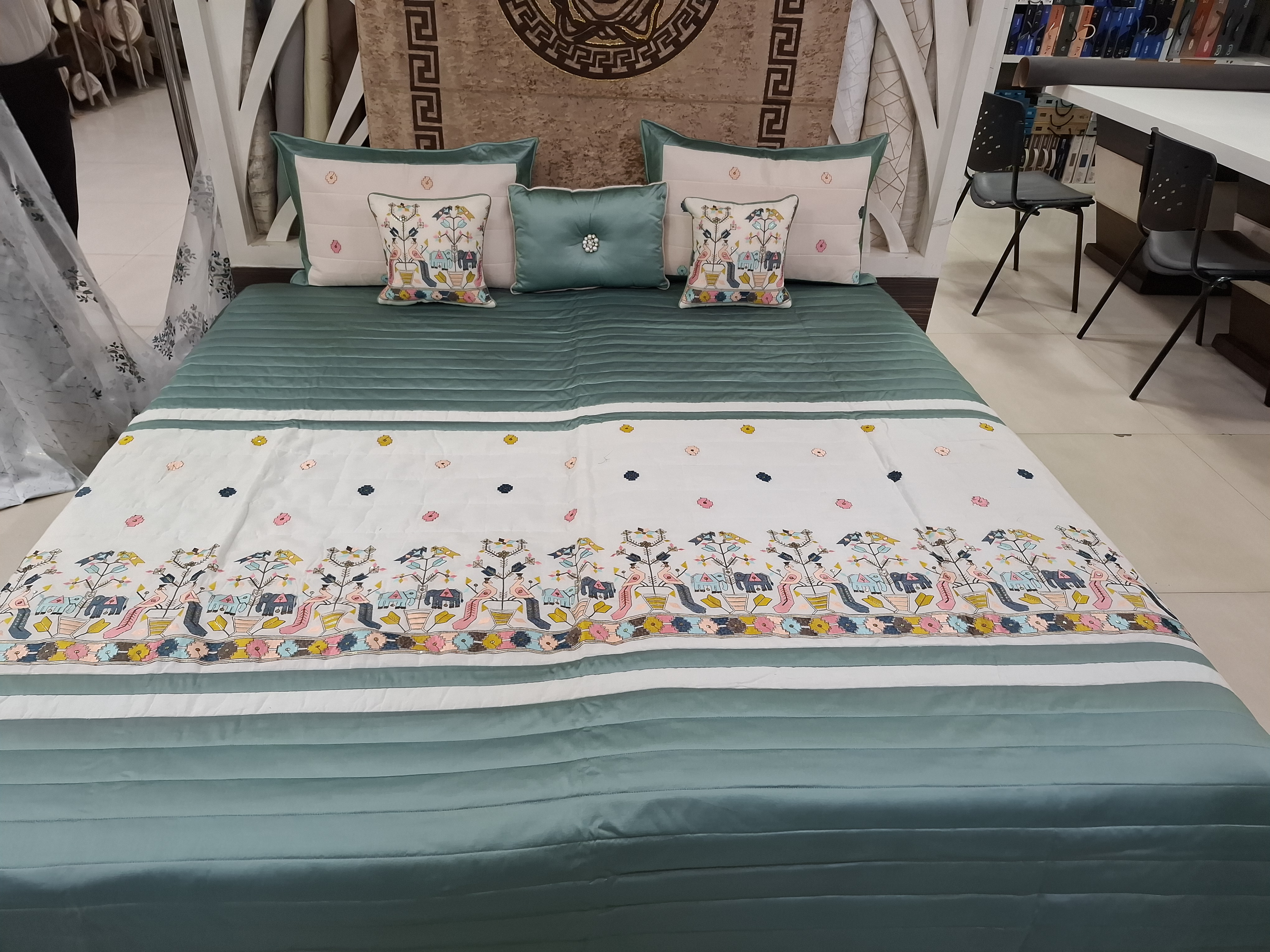 Floral Embroidered Bedding Set view 2
