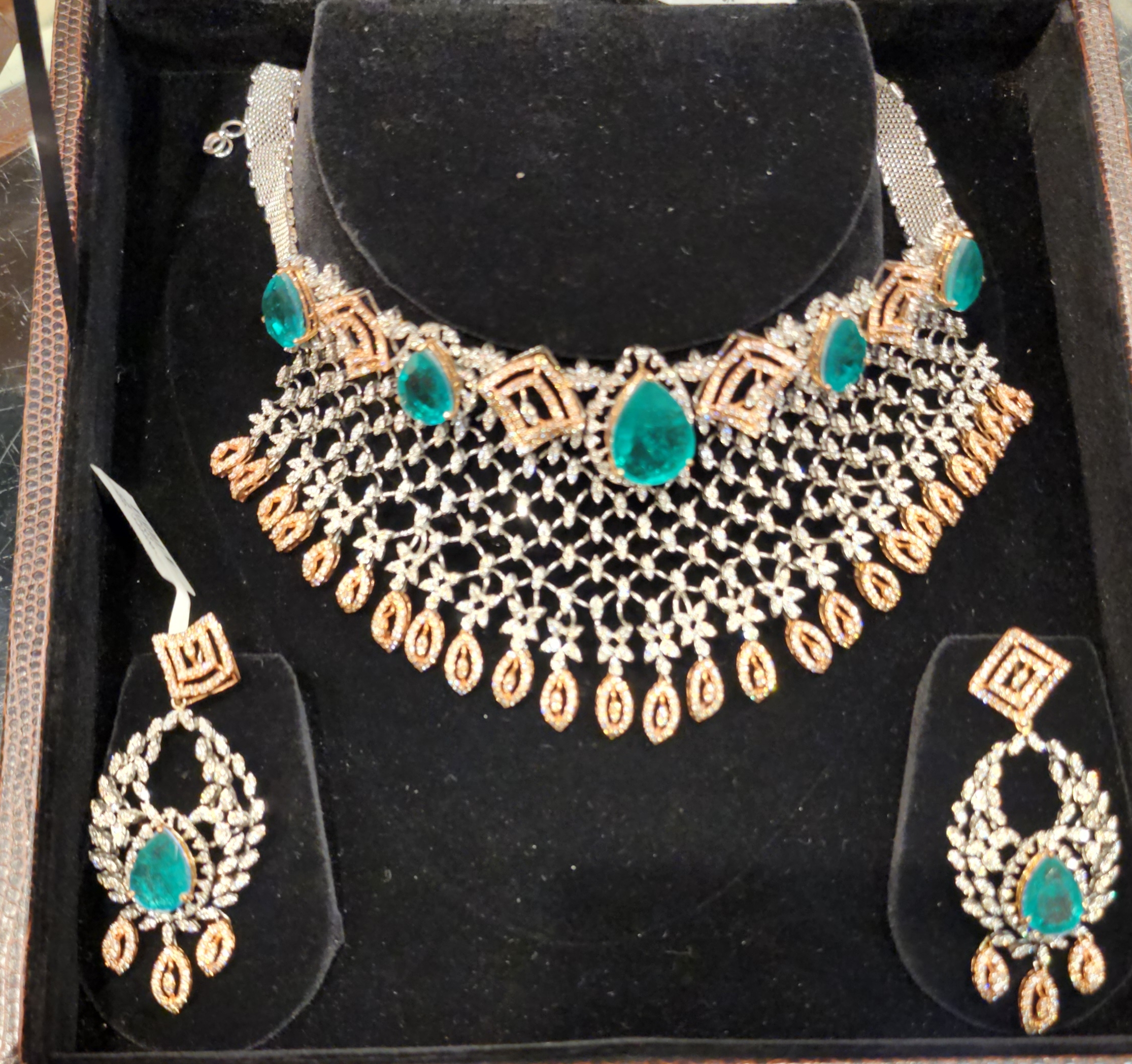 Emerald and Silver Necklace Set view 3