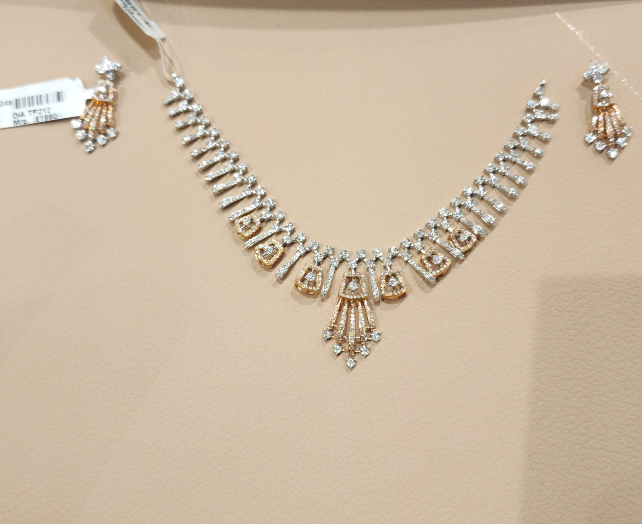 Elegant Necklace Set view 2