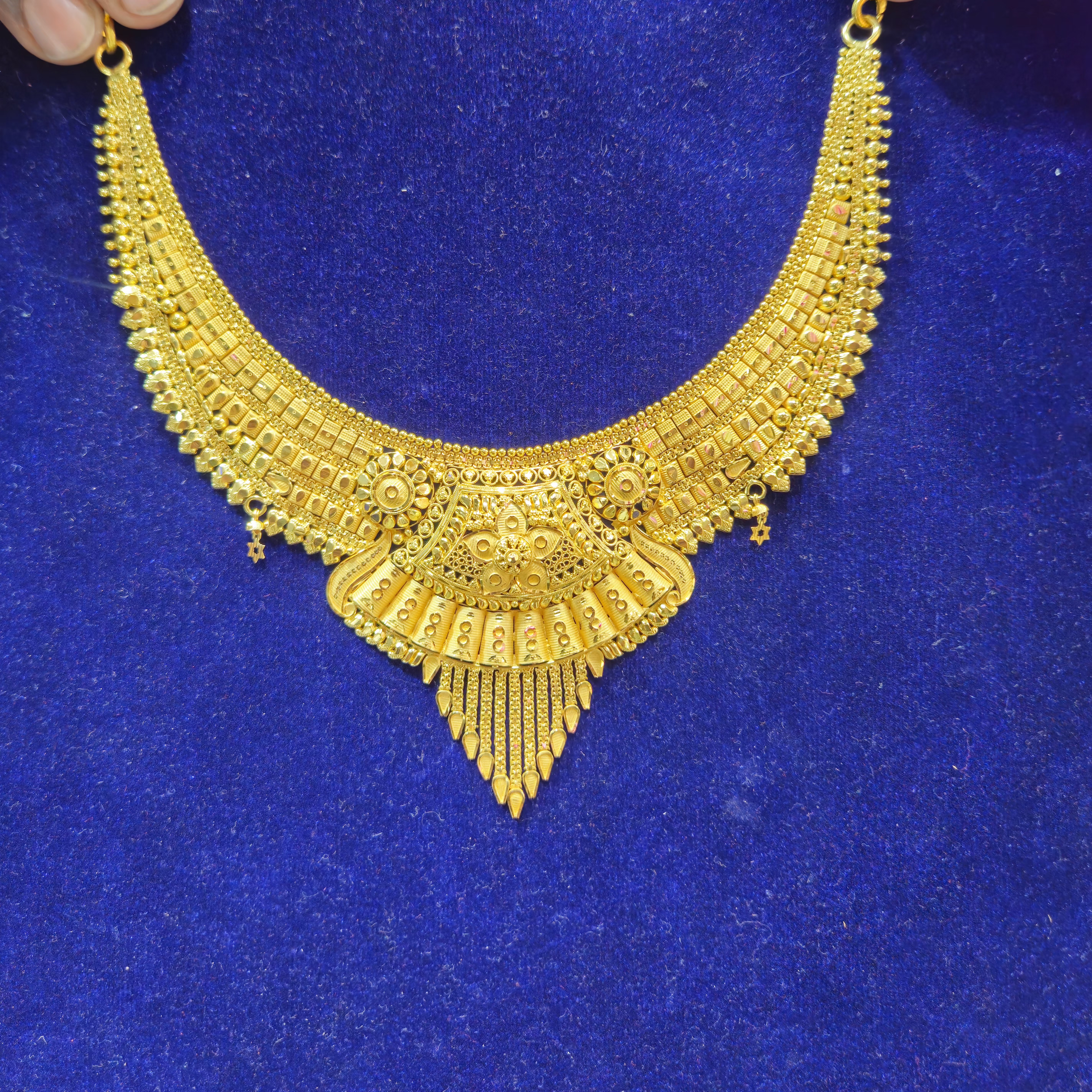 Traditional Gold Necklace view 2