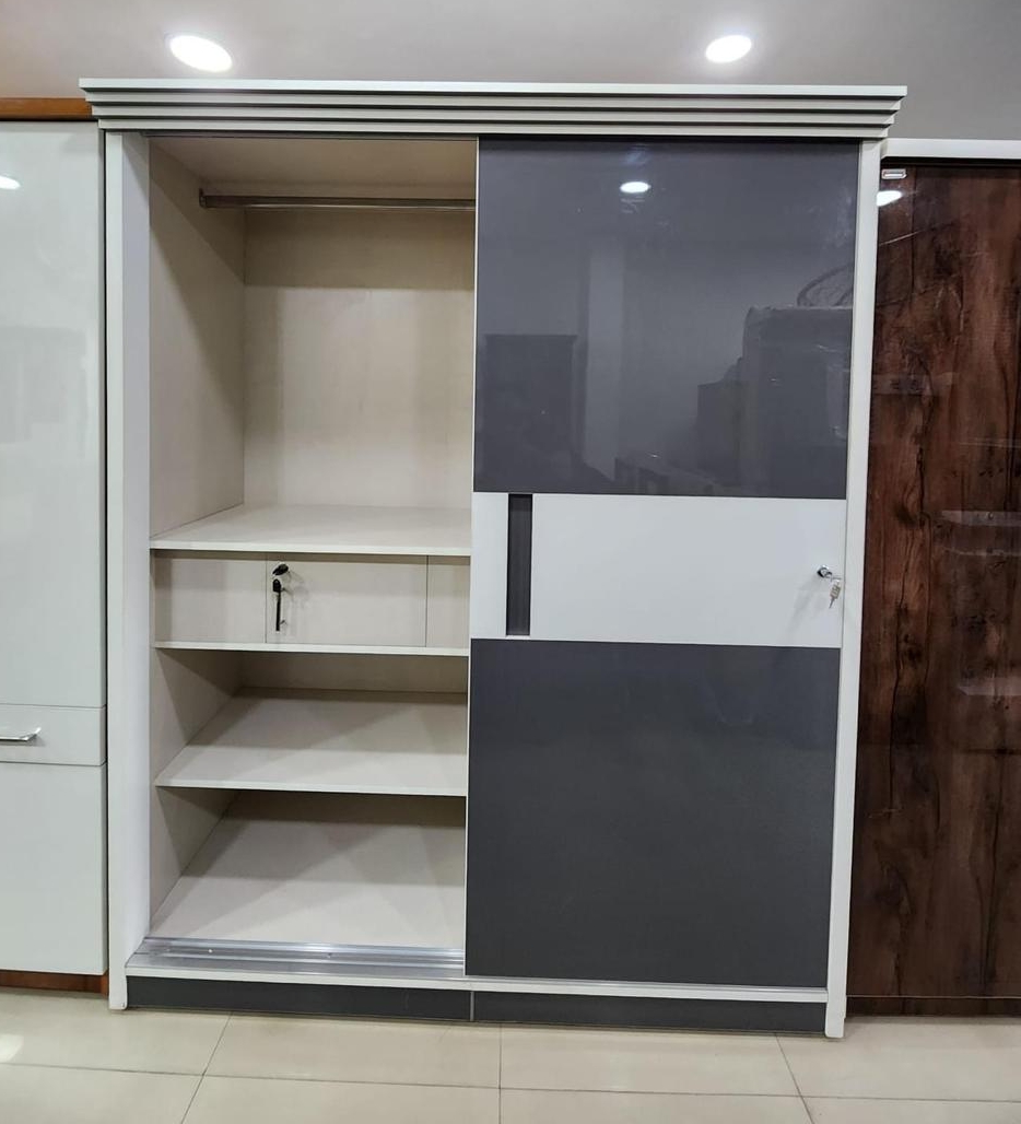 Contemporary Sliding Door Wardrobe view 2