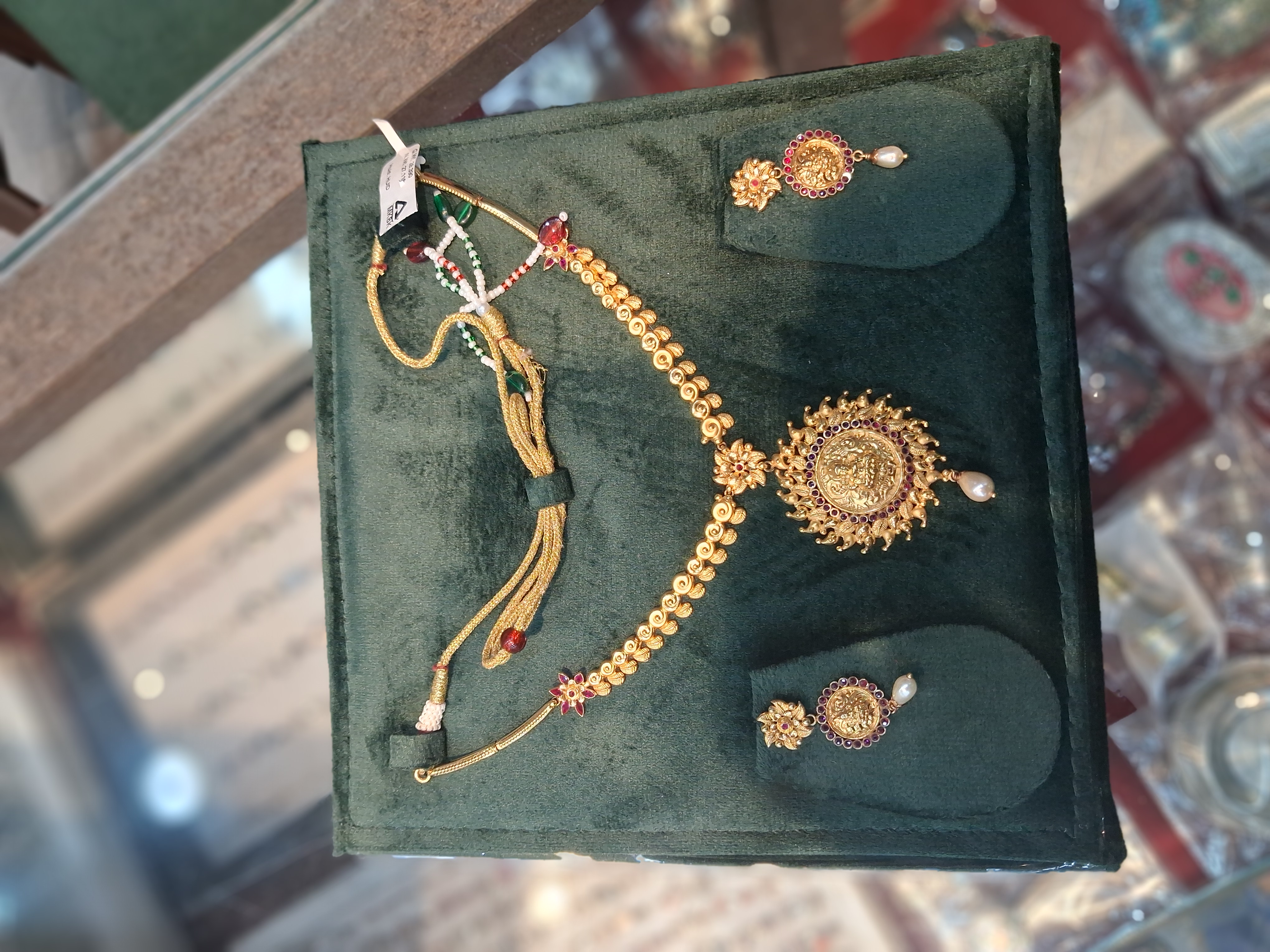 l Jewelry Set view 2