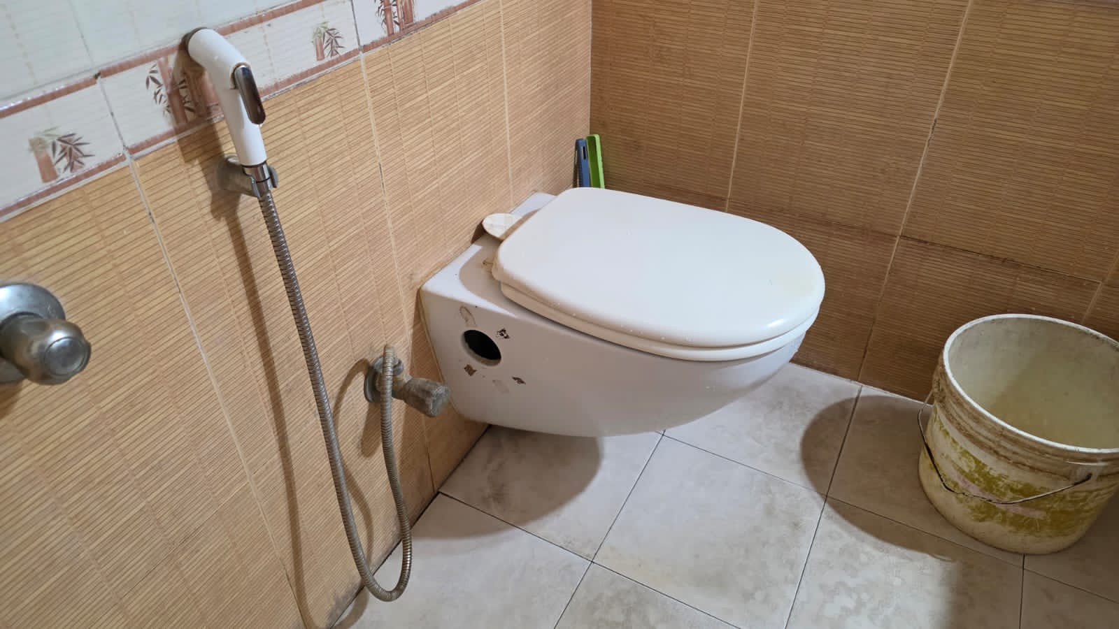 Wall-mounted Commode Installation view 2