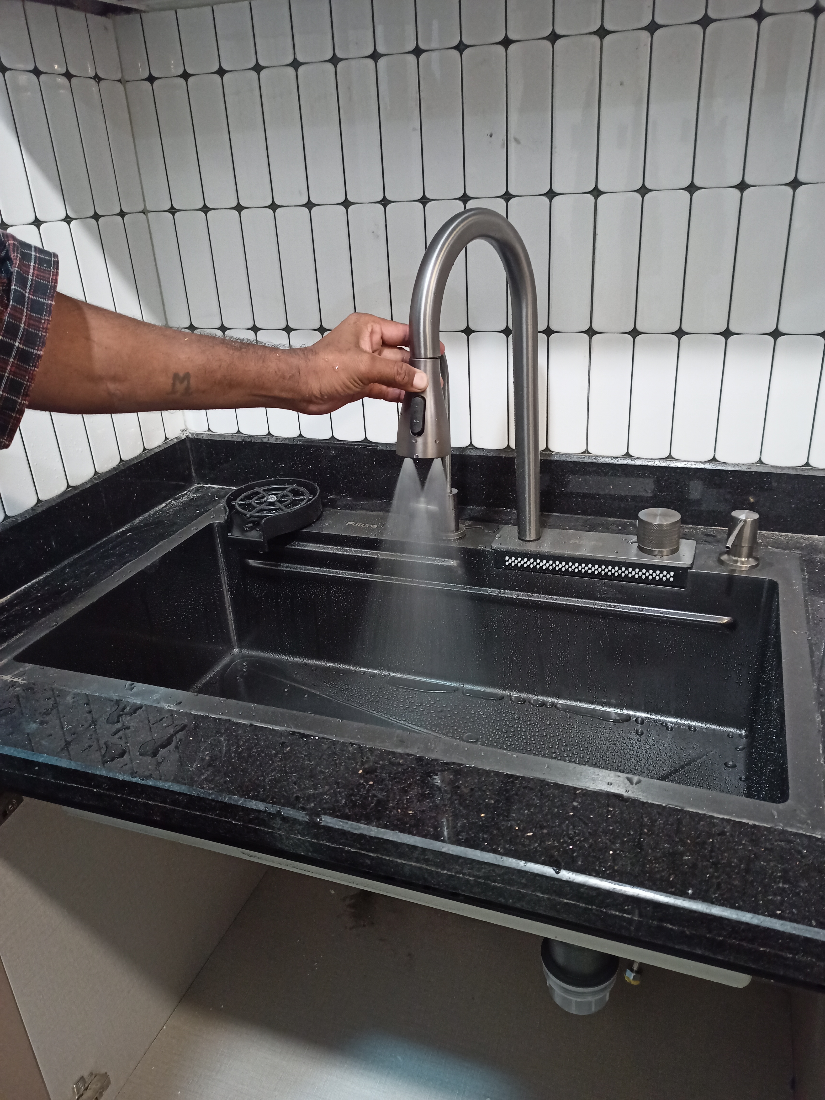 Sleek Kitchen Faucet view 2