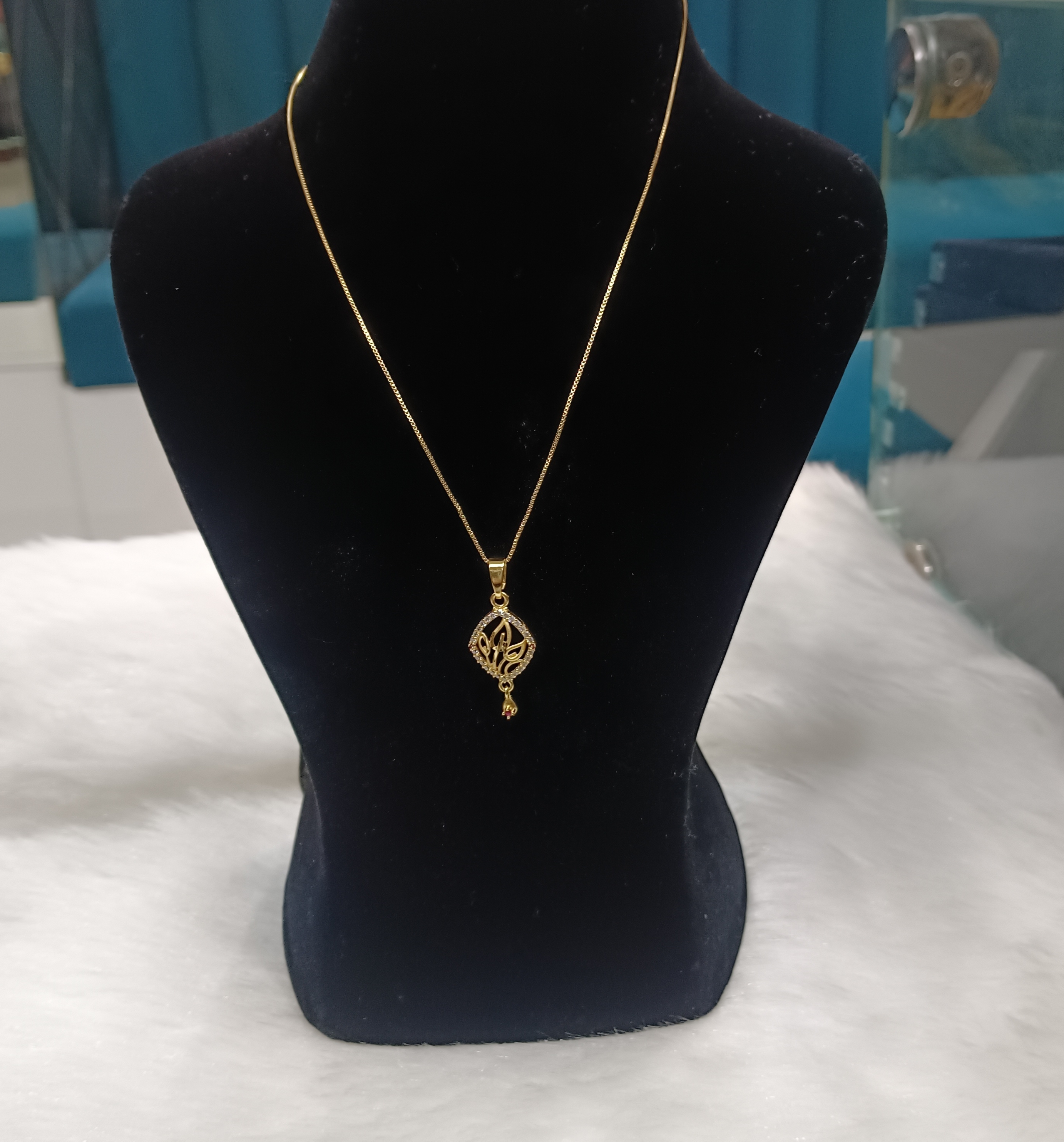 Pendant set