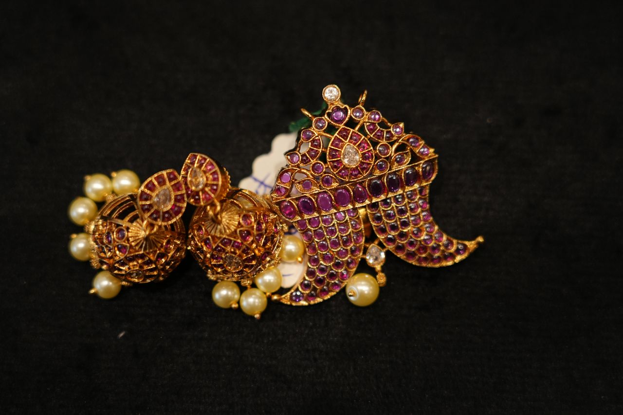 Traditional Pendant Set view 2