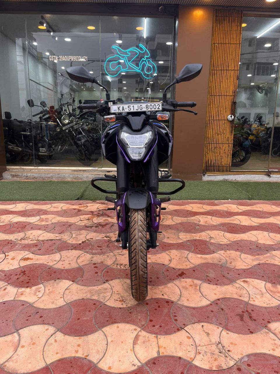 Bajaj Pulsar N125 view 4