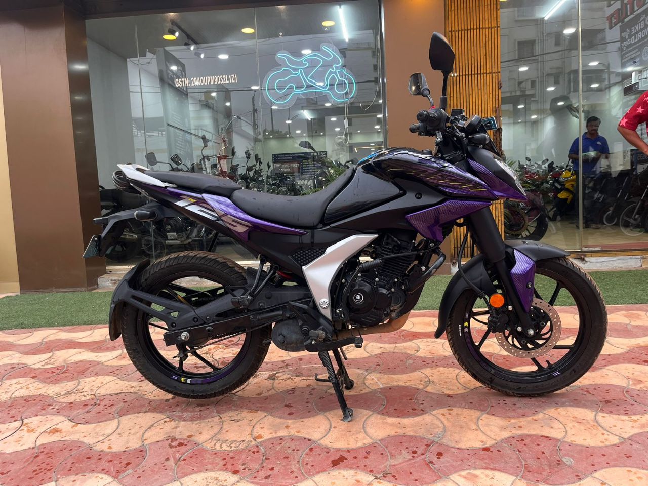 Bajaj Pulsar N125 view 5