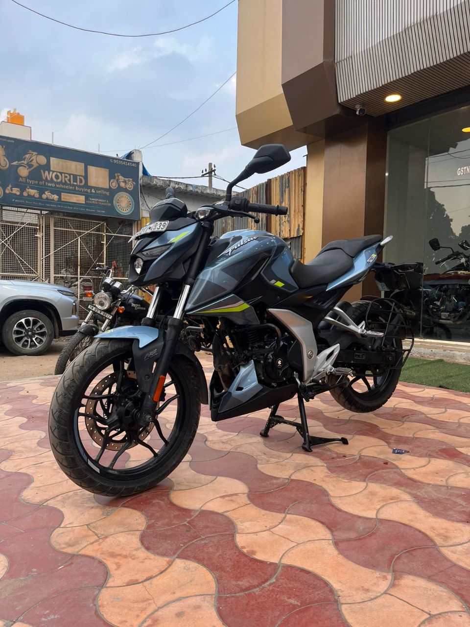 Bajaj Pulsar N160/2023 Dec Model view 2
