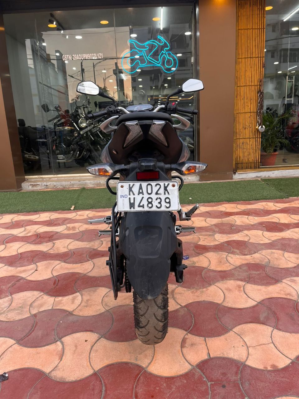 Bajaj Pulsar N160/2023 Dec Model view 8