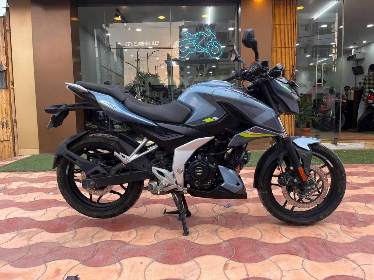 Bajaj Pulsar N160/2023 Dec Model view 4