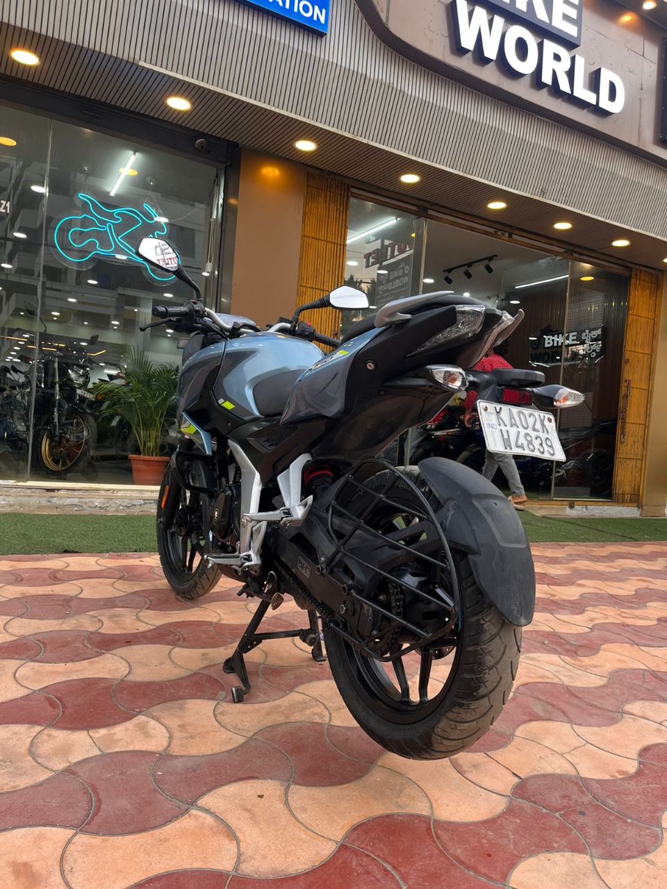 Bajaj Pulsar N160/2023 Dec Model view 7