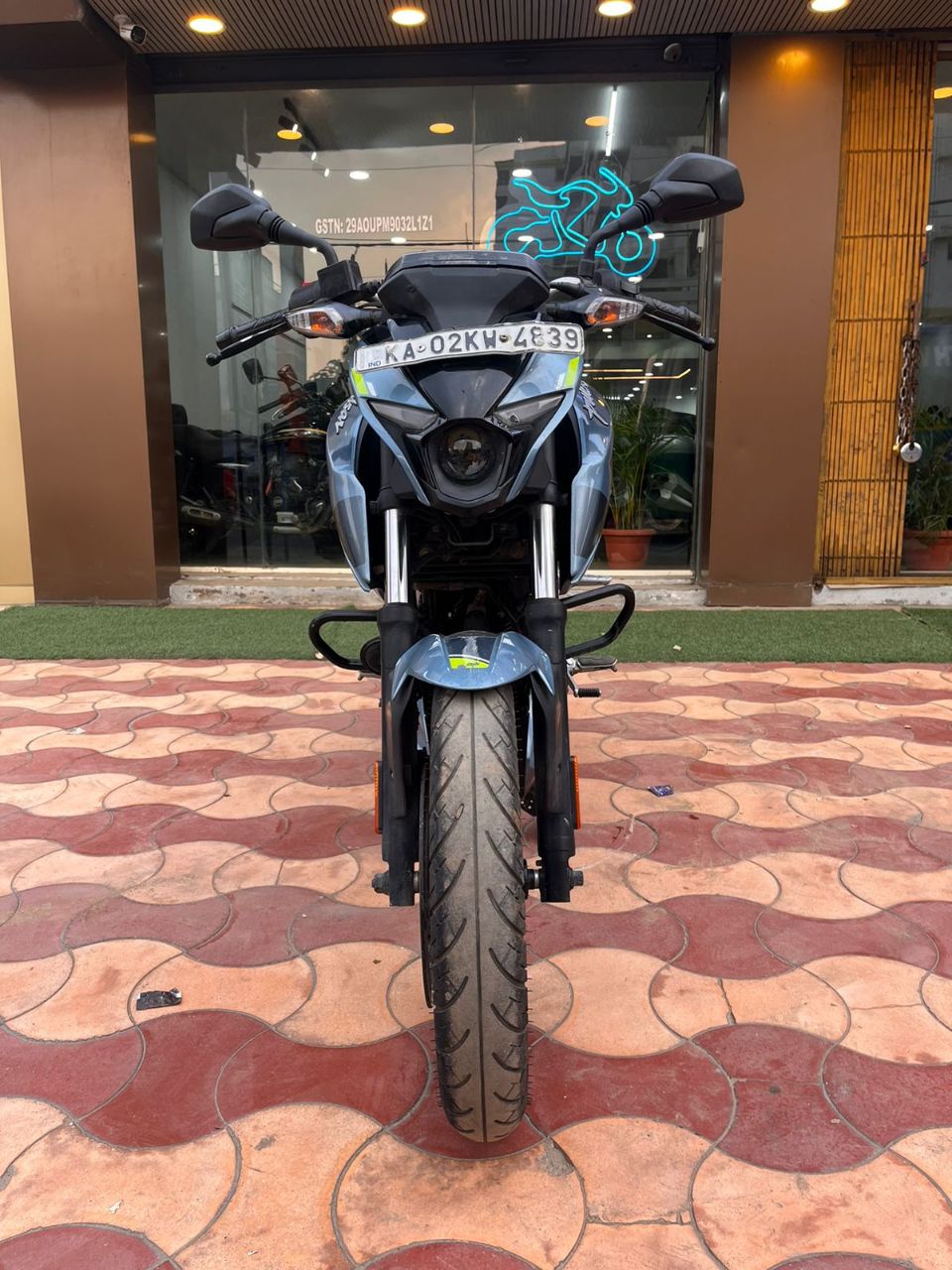 Bajaj Pulsar N160/2023 Dec Model view 3