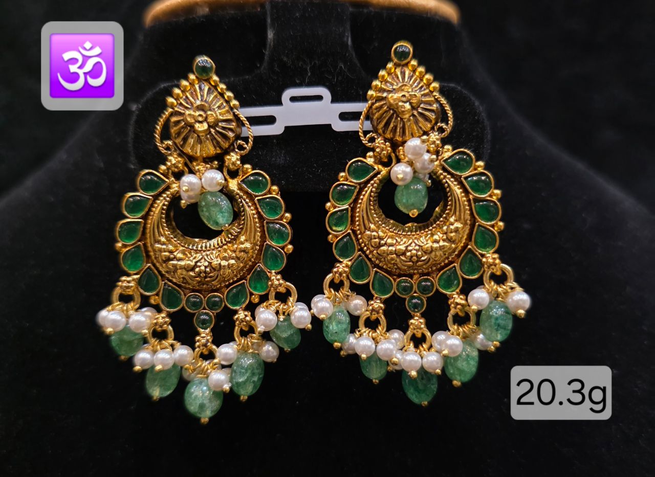 Traditional Green Gold Earrings