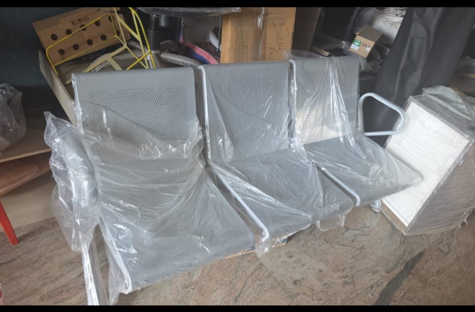Mesh Airport Chair view 2