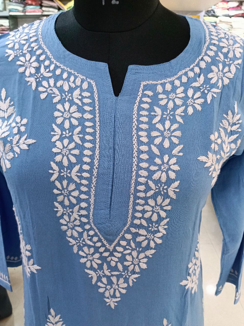 Chikankari Kurti Mudal view 2
