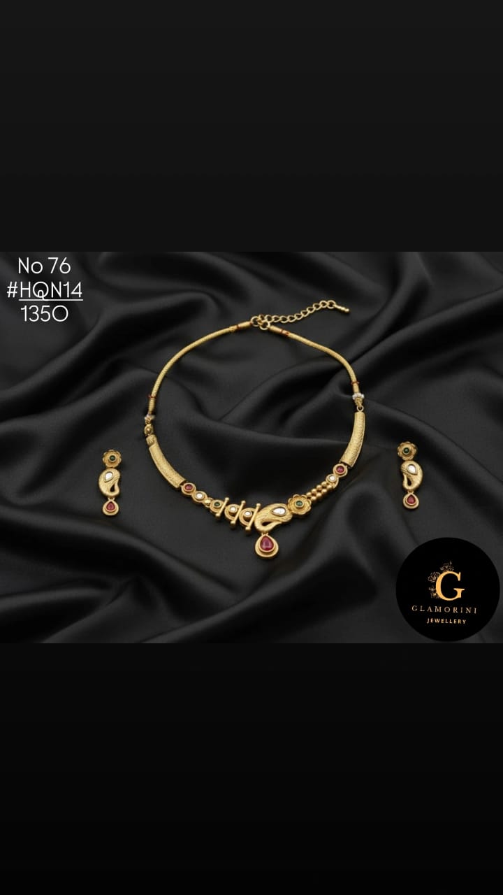 Glamorini Traditional Necklace Set view 2