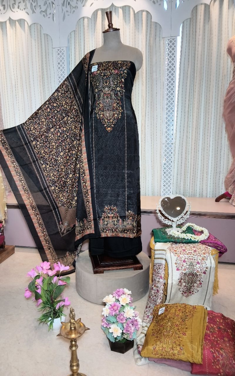Designer Suit Dupatta view 3