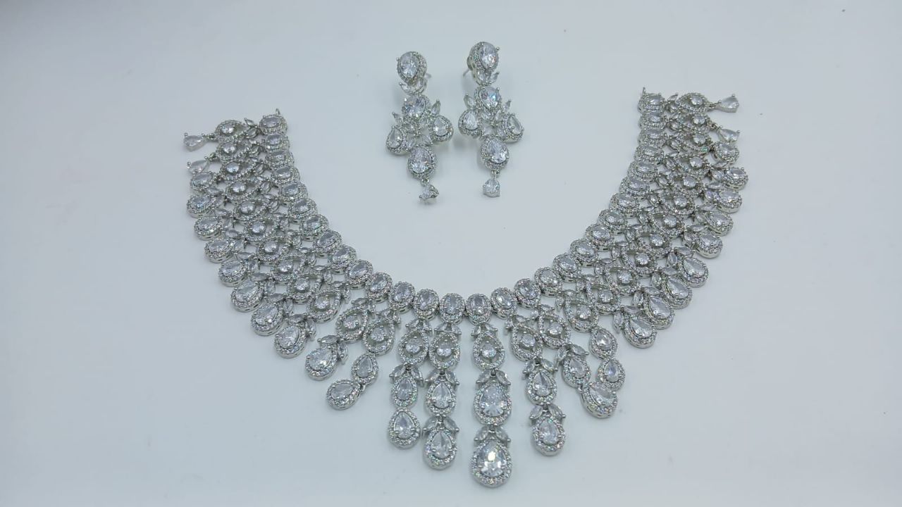 Luxurious American Diamond Necklace Set view 3