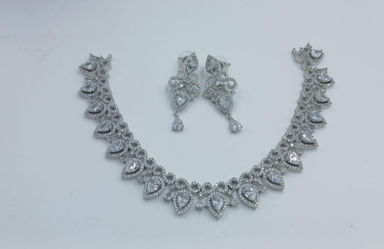 Luxurious American Diamond Set. view 2