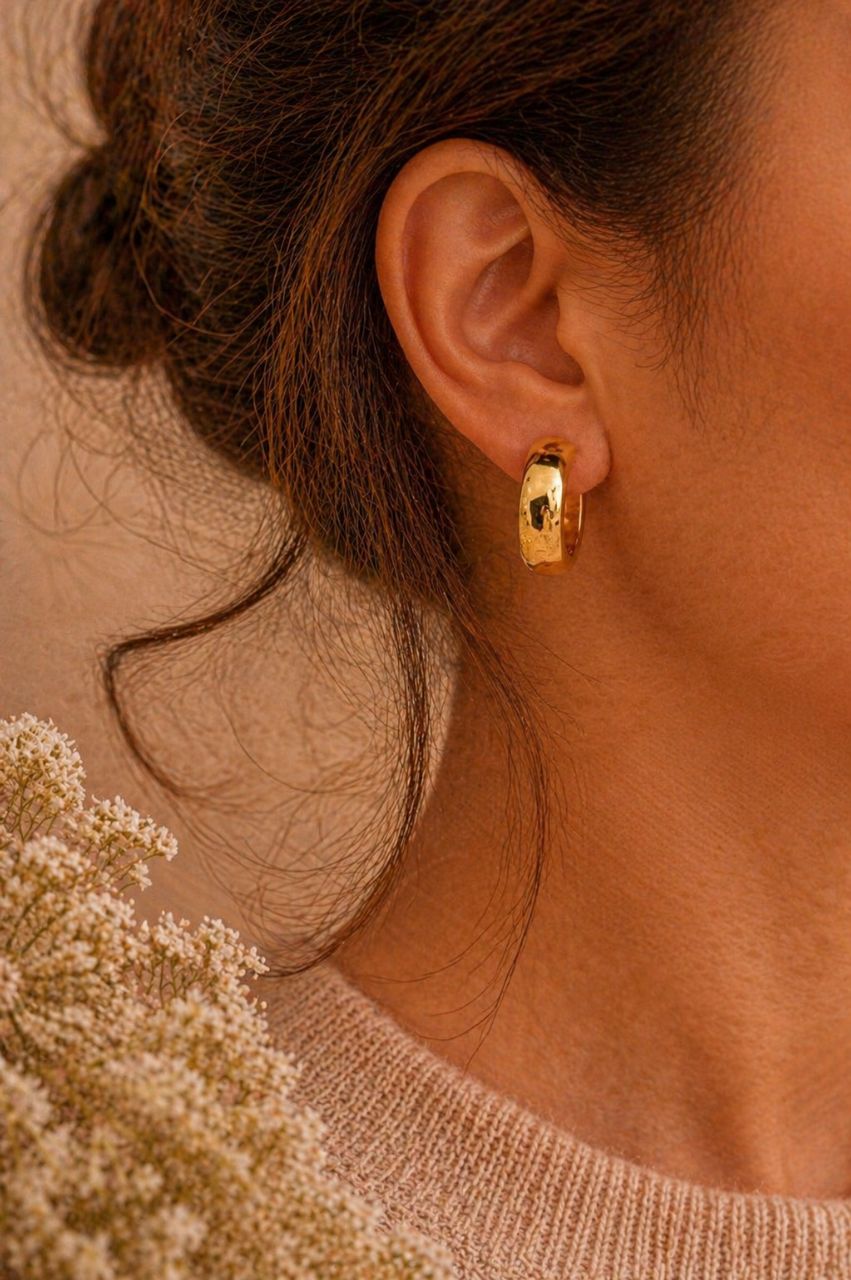 Elegant Gold Hoop Earrings view 2