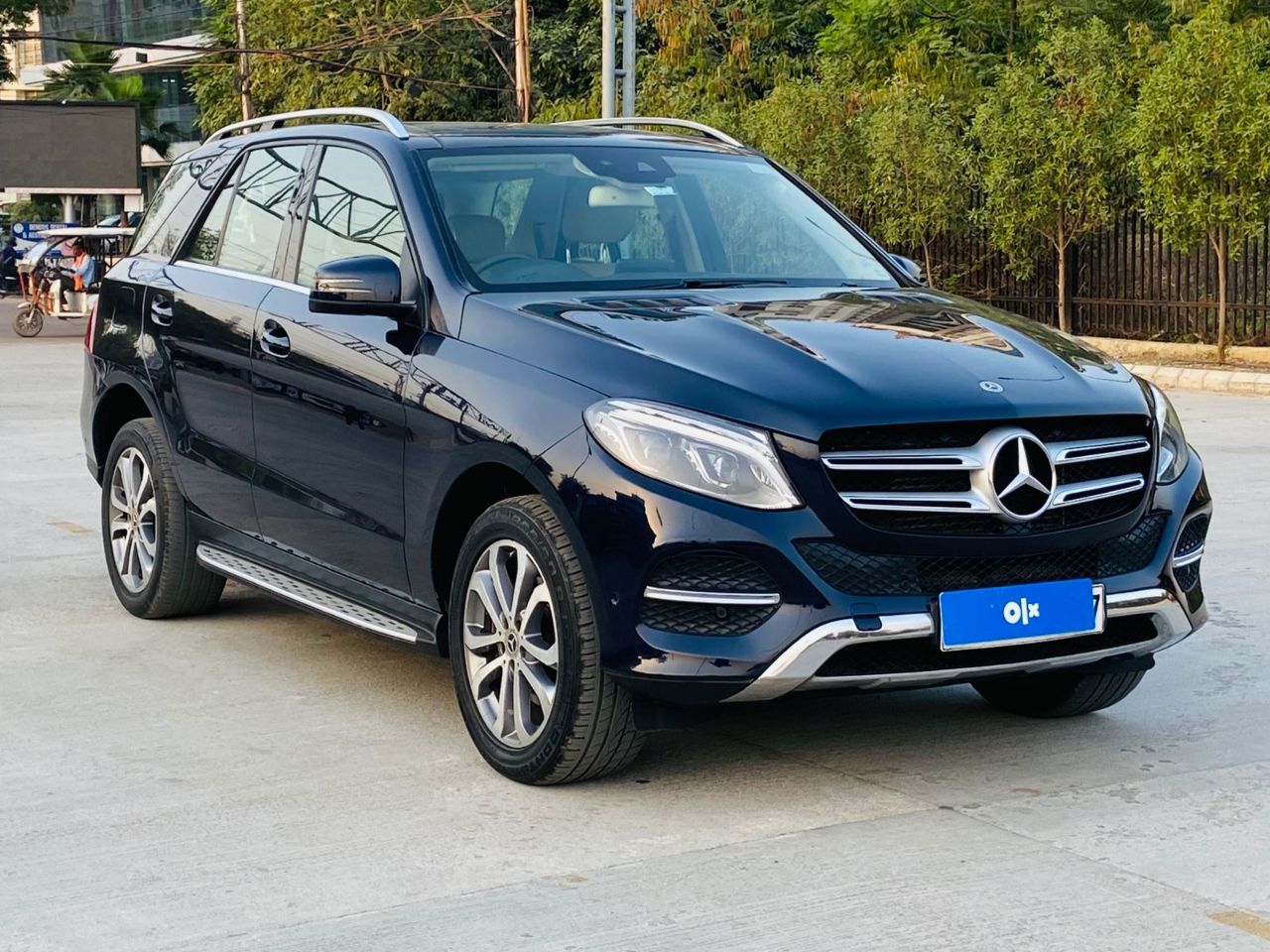 Mercedes-Benz GLE 250d 4 Matic view 2
