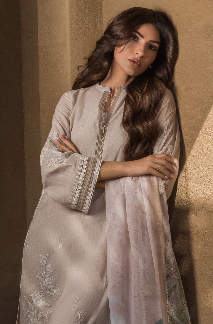 Sahar | Mirage Spring Luxury S24 - TL - LI 05 Lawn  (Embroidered) / SD0059 view 3