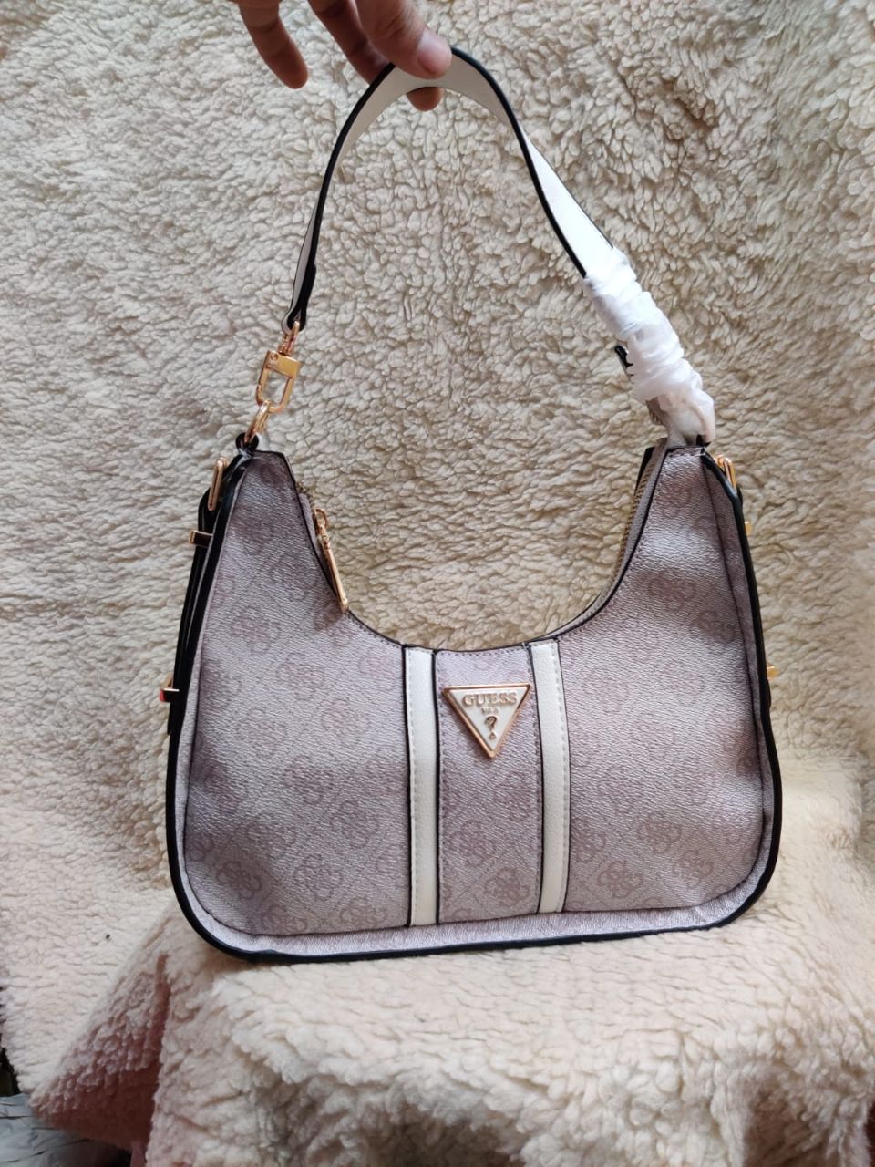 Guess Hobo Bags 👜 view 3