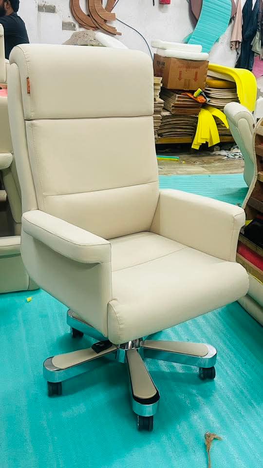 Executive Office Chair Luxury view 2